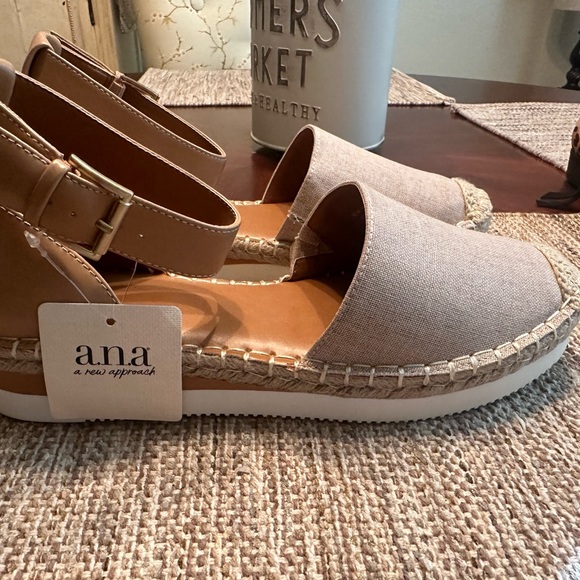 Ana strap sandals size 8.5 - Picture 5 of 5